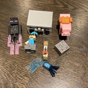 8/$7 - 8 piece Miscellaneous Minecraft toys lot mini and action figures